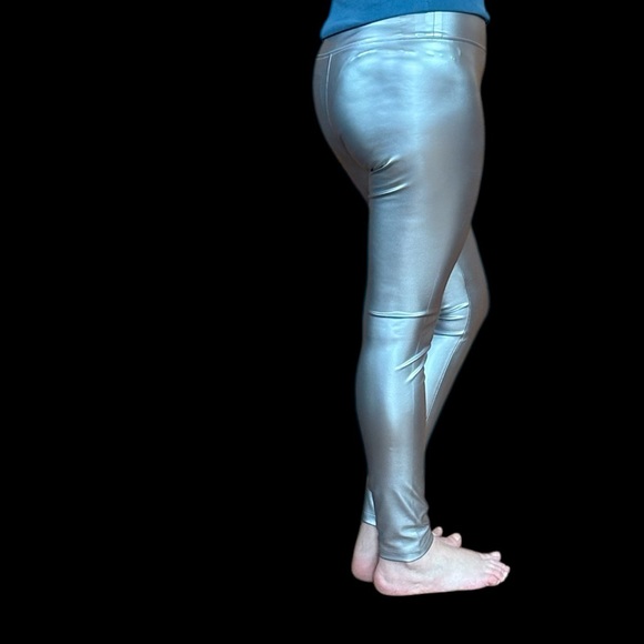 Simply Vera High Rise Shaping Faux Leather Metallic Silver Legging- brand new - Picture 10 of 14